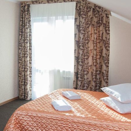 Veles Hotel Brovary Buitenkant foto