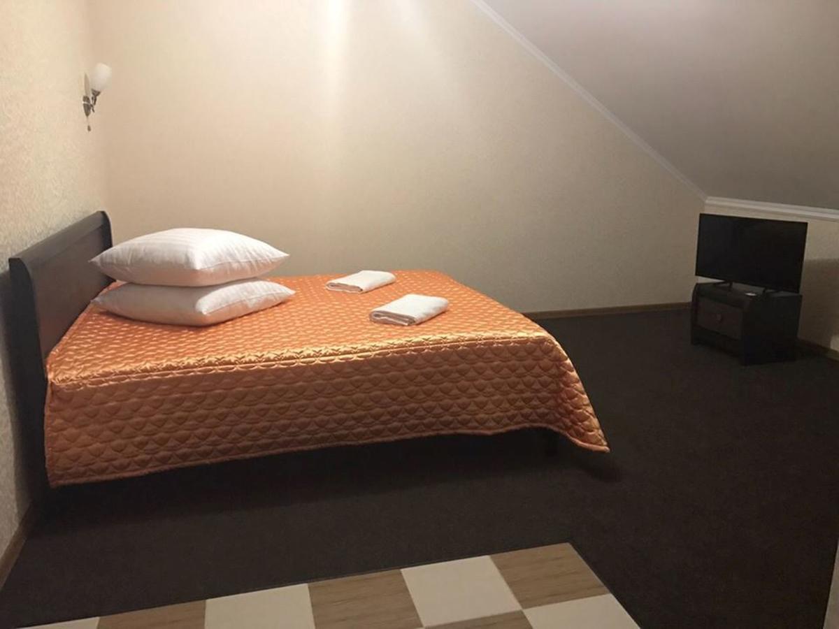 Veles Hotel Brovary Buitenkant foto