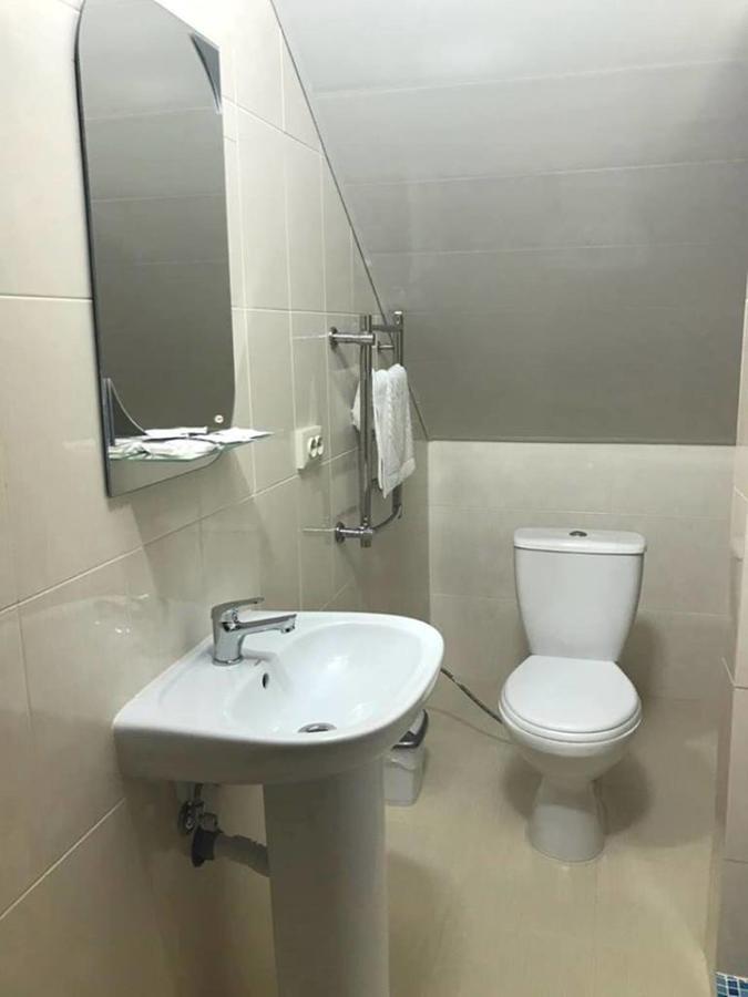 Veles Hotel Brovary Buitenkant foto