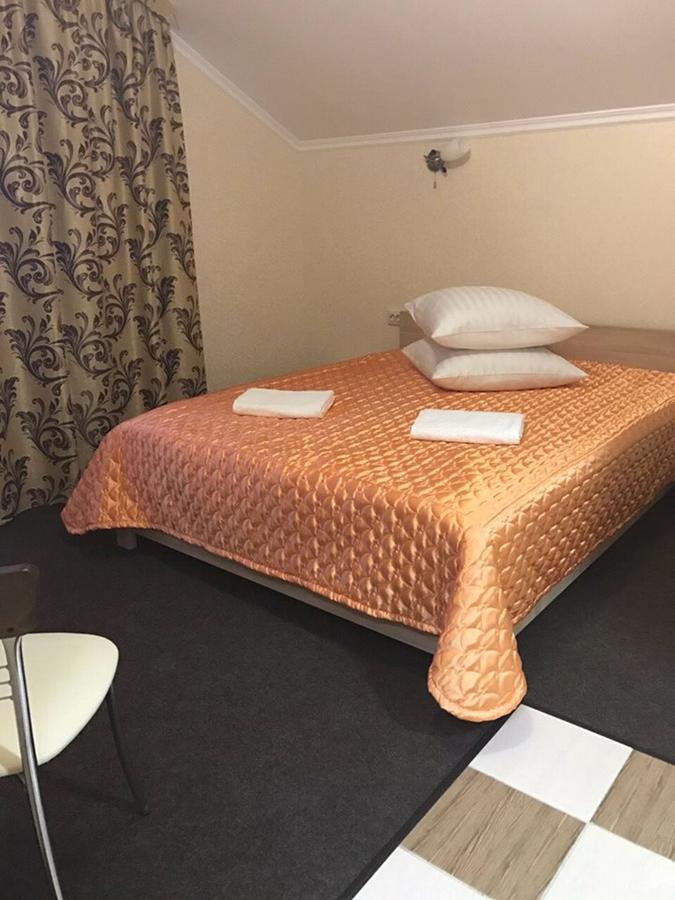 Veles Hotel Brovary Buitenkant foto