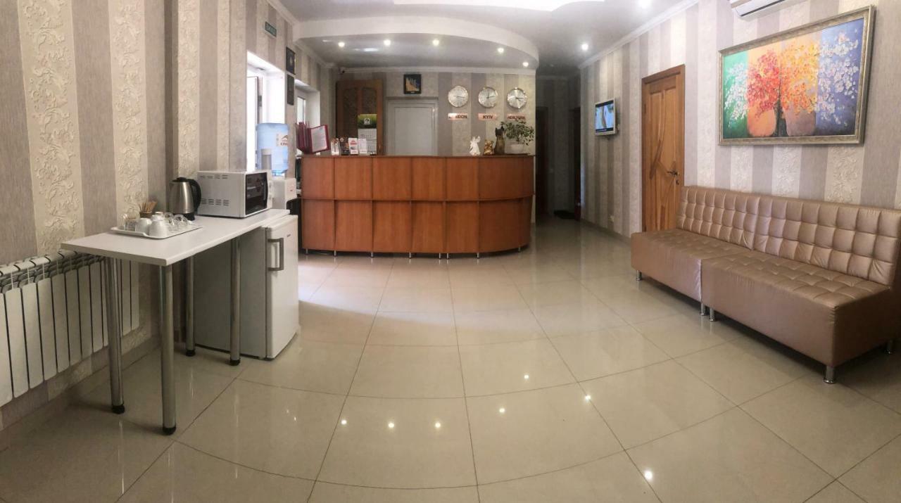 Veles Hotel Brovary Buitenkant foto