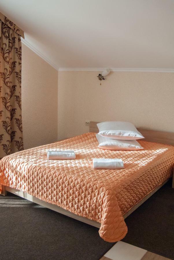 Veles Hotel Brovary Buitenkant foto