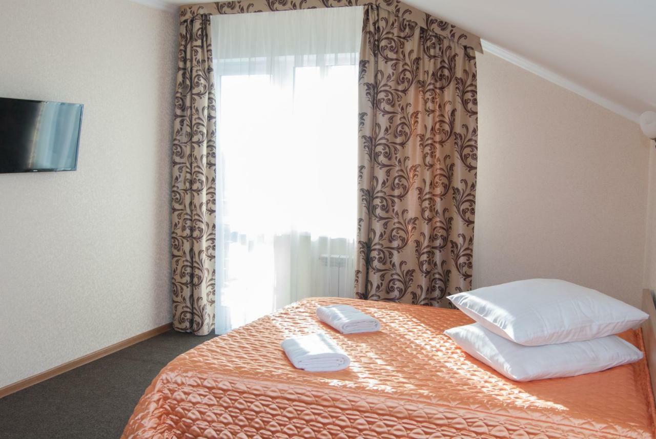 Veles Hotel Brovary Buitenkant foto