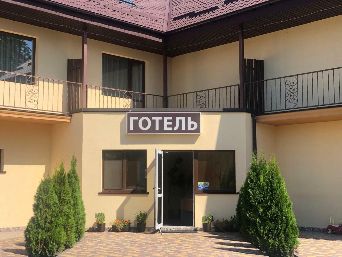 Veles Hotel Brovary Buitenkant foto