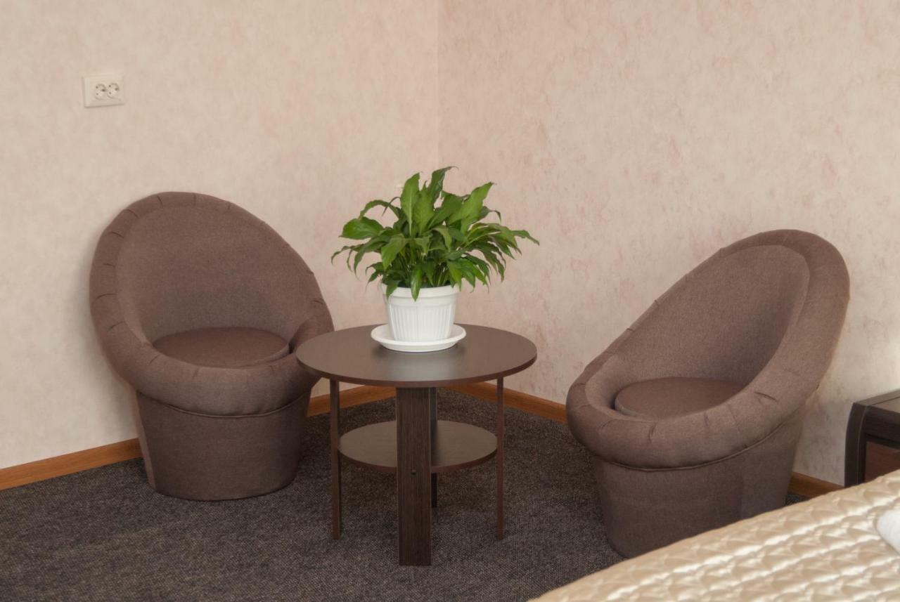 Veles Hotel Brovary Buitenkant foto
