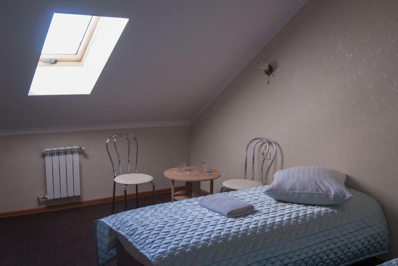 Veles Hotel Brovary Buitenkant foto