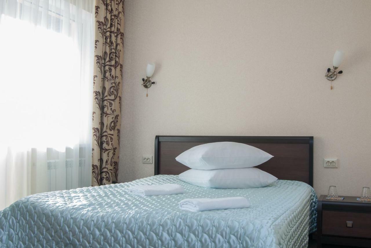 Veles Hotel Brovary Buitenkant foto