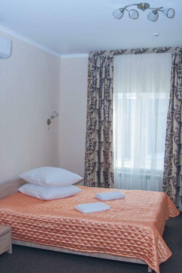Veles Hotel Brovary Buitenkant foto