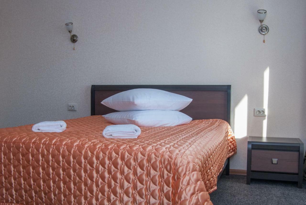 Veles Hotel Brovary Buitenkant foto