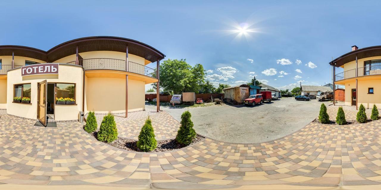 Veles Hotel Brovary Buitenkant foto